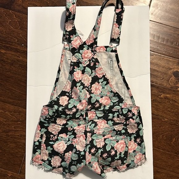 Forever 21 distressed short overalls - size US26 - Picture 2 of 3